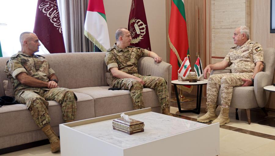 جانب من لقاء رئيس هيئة الأركان المشتركة اللواء يوسف الحنيطي قائد الجيش اللبناني العماد رودولف هيكل 30/8/2026 | القوات المسلحة الأردنية