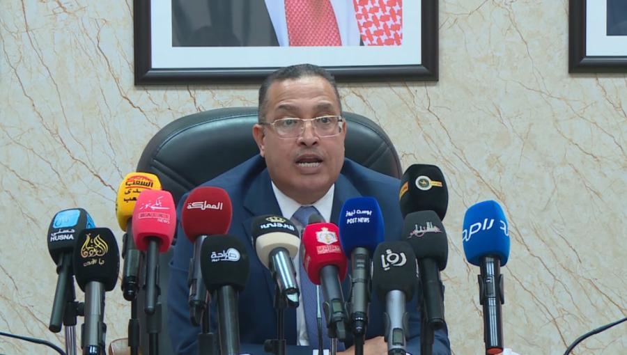 رئيس اللجنة الإدارية النيابية خليفة الديات خلال مؤتمر صحفي 13/8/2026