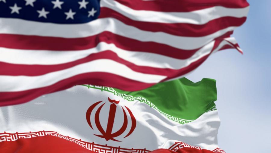 علم إيران وعلم الولايات المتحدة