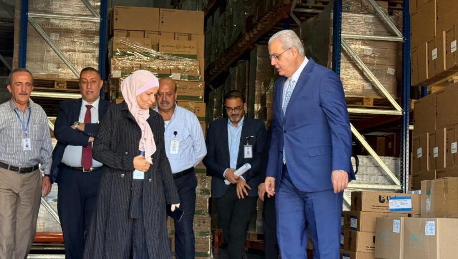 وزير الصحة إبراهيم البدور خلال زيارة تفقدية  إلى مديرية المشتريات والتزويد في محافظة الزرقاء 13/8/2026