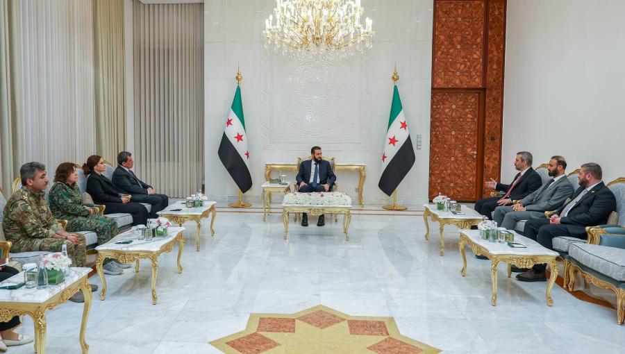 جانب من لقاء الرئيس السوري أحمد الشرع وقائد قوات قسد مظلوم عبدي في القصر الرئاسي بدمشق 25/8/2026 | الرئاسة السورية