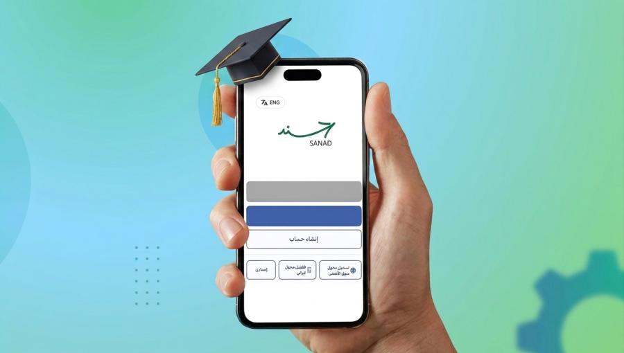 هاتف تظهر على شاشته واجهة تطبيق سند