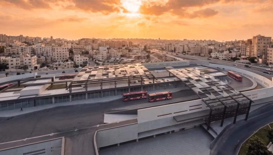 لقطة شاشة من فيديو منتج بالذكاء الاصطناعي نشرته أمانة عمان لمشروع مجمع المحطة في العاصمة عمان