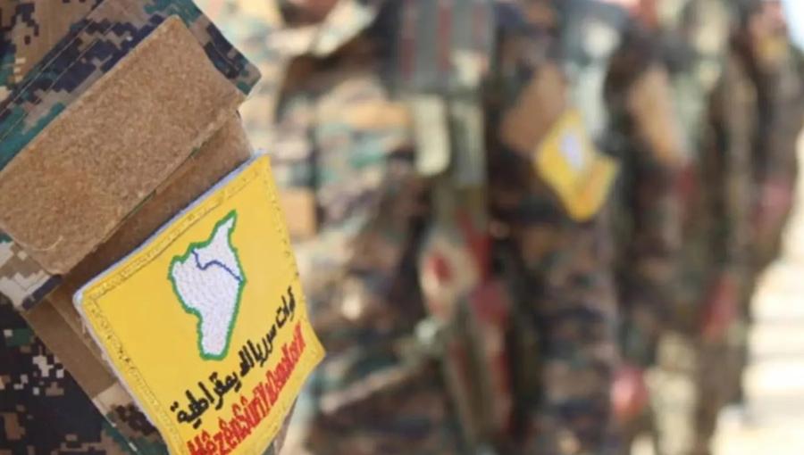 بزة عسكرية تحمل شعار قوات سوريا الديمقراطية "قسد"