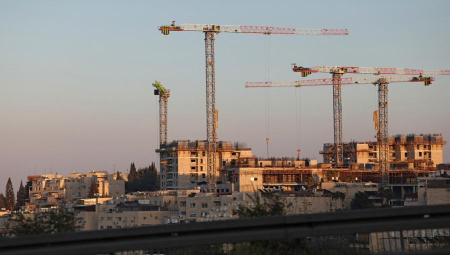 مشهد من بناء وحدات استيطانية بمستوطنة "بسغات زئيف" في القدس المحتلة 7/9/2026 | الفرنسية