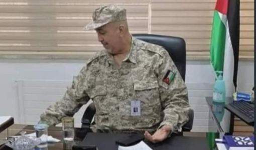 صورة قديمة لمحمود زريقات بالزي العسكري
