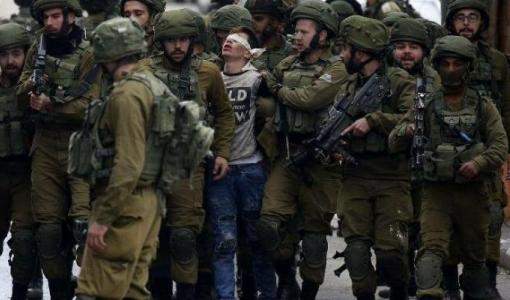 جنود الاحتلال يعتقلون  الطفل الفلسطيني فوزي الجنيدي 2017 جنود الاحتلال يعتقلون  الطفل الفلسطيني فوزي الجنيدي 2017