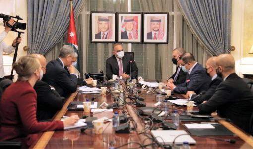 صورة للقاء الحكومة اليوم الثلاثاء مع أعضاء من البنك الدولي