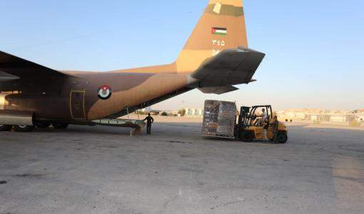 طائرة مساعدات إنسانية إلى لبنان