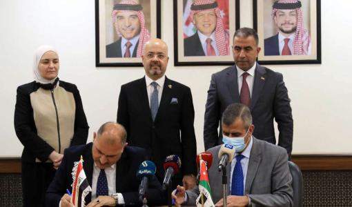 وزير الطاقة صالح الخرابشة ونظيره العراقي منهل الخباز- توقيع بروتوكول تعاون في مجالي الجيولوجيا والتعدين-عمان 16 كانون اول 2021