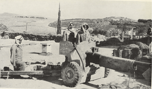 جنود من الجيش العربي على سطح قلعة اللطرون عام 1984