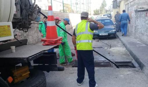 شبكات تصريف صورة أرشيفية لأعمال صيانة لشبكات التصريف