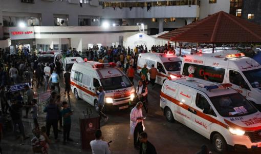 من أمام أحد المستشفيات في غزة