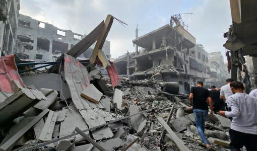 آثار الدمار في غزة بعد قصف الاحتلال لأحد الأحياء السكنية