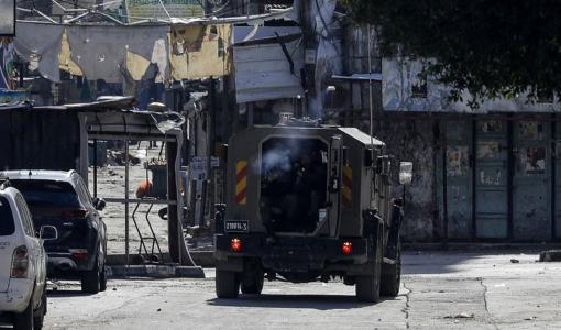 آلية عسكرية خلال اقتحامها جنين شمال الضفة الغربية المحتلة