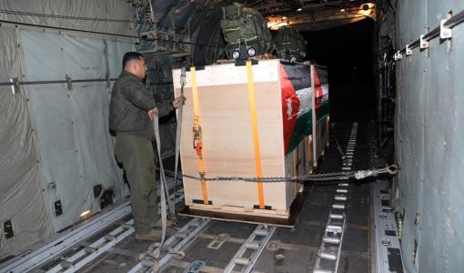 من عملية الإنزال الجوي للجيش إلى المستشفى الميداني الأردني في غزة