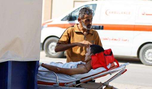 نقل جريح فلسطيني من غزة إلى مصر عبر معبر رفح