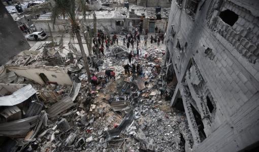 مشاهد الدمار بعد غارة إسرائيلية على خانيونس بقطاع غزة 12/1/2024 | المصدر: CNN