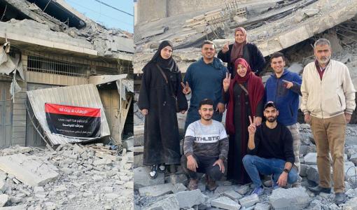 عائلة الشهيد نصر القواسمة تلتقط الصور التذكارية فوق ركام منزلها الذي فجره الاحتلال في الخليل 21/1/2024 | المصدر: شبكة القدس الإخبارية/ القسطل الإخباري