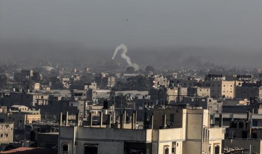 قصف إسرائيلي كثيف على محيط مستشفى ناصر جنوبي غزة | المصدر: الأناضول