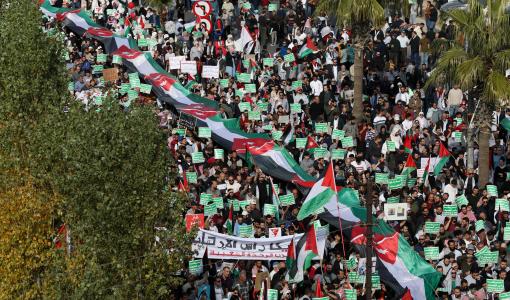 صورة أرشيفية من تظاهرة سابقة للأردنيين تنديدا بالعدوان على غزة 8/12/2023 | المصدر: رويترز