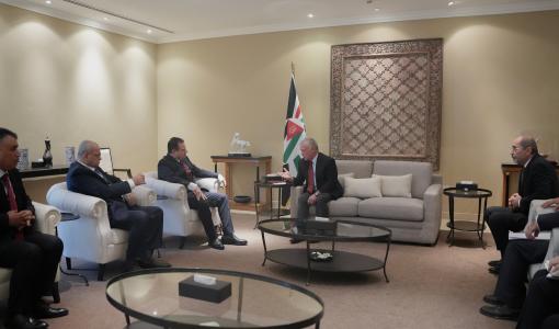 الملك عبد الله الثاني خلال لقائه رئيس قائمة الجبهة الديمقراطية والعربية للتغيير في الكنيست، عمّان 4/3/2024 | المصدر: الديوان الملكي الهاشمي