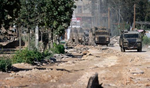 آليات جيش الاحتلال تغادر مخيم نور شمس في طولكرم في الضفة الغربية بعد مداهمته | المصدر: وكالة الأنباء الفرنسية