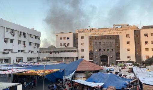 الباحة الأمامية لمستشفى الشفاء | المصدر: رويترز