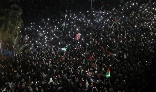 مظاهرات في عمان قرب سفارة الاحتلال الإسرائيلي احتجاجا على الإبادة الجماعية في غزة 26/3/2024 | المصدر: رويترز