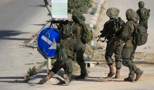 جنود الاحتلال خلال اقتحام سابق لمدينة نابلس | المصدر: المركز الفلسطيني للإعلام