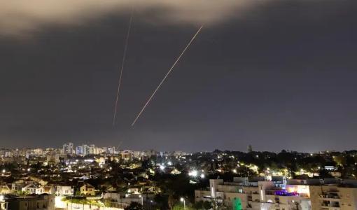 نظام مضاد الصواريخ يعترض صواريخ إيران التي أطلقتها باتجاه الأراضي المحتلة نظام مضاد الصواريخ يعترض صواريخ إيران التي أطلقتها باتجاه الأراضي المحتلة 14/42024