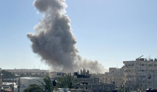 دخان متصاعد بعد غارة إسرائيلية على رفح جنوب غزة 21/4/2024 | المصدر: رويترز