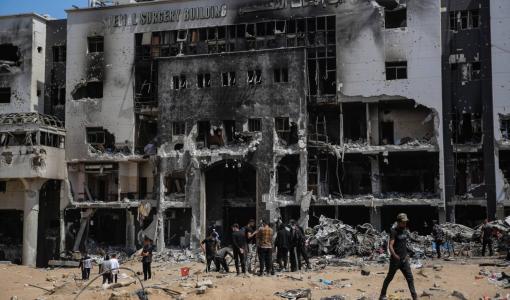 مجمع مستشفى الشفاء بعد انسحاب قوات الاحتلال منه بعد عملية عسكرية استمرت أسبوعين | المصدر: وكالة الأنباء الألمانية