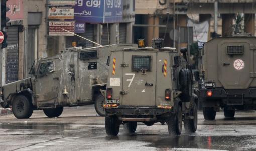 آليات الاحتلال خلال اقتحام سابق لمدينة نابلس في الضفة الغربية | المصدر: أسوشييتد برس