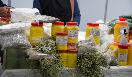 بعض المنتجات المعروضة خلال مهرجان الجميد والسمن السابع