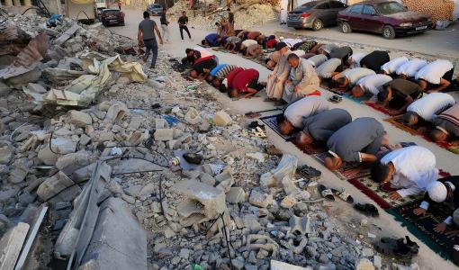 إقامة صلاة العيد في مدينة خانيونس جنوبي قطاع غزة 16/6/204 | المصدر: وكالة الصحافة الفلسطينية صفا