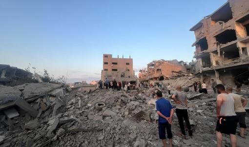 آثار الدمار الذي طال بنايات سكنية في حي الصبرة بمدينة غزة بعد قصفها من طيران الاحتلال | المصدر: فلسطين بوست