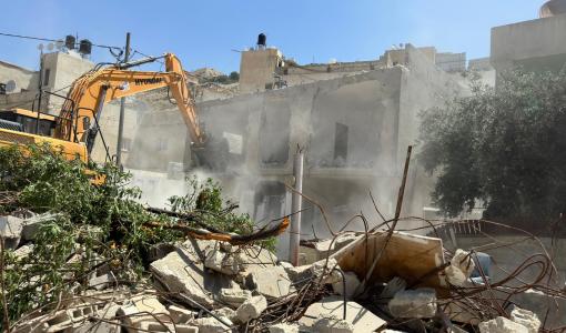 آليات الاحتلال تهدم منزلا في جلبون شرق جنين 3/6/2024