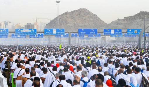 حجاج بيت الله الحرام في طريقهم لرمي الجمرات في أول أيام عيد الأضحى المبارك 16/6/2024 | المصدر: الوكالة الأوروبية للصور الصحفية