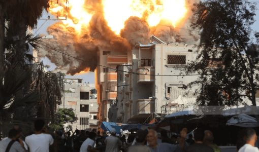 لحظة قصف أحد المنازل في مخيم البريج جنوب مدينة غزة 3/6/2024 | المصدر: شبكة قدس الإخبارية