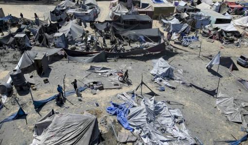 آثار الدمار في خانيونس إثر غارة جوية إسرائيلية 13/7/2024 | المصدر: أسوشييتد برس