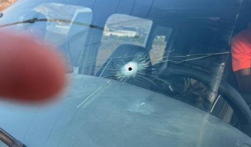 رصاصة اخترقت مركبة المستوطنين في عملية إطلاق النار قرب بلدة رامين شرق طولكرم 16/7/2024 | المصدر: منصة إكس