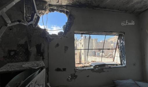 من داخل المنزل الذي حاصره الاحتلال في مخيم بلاطة شرق نابلس 27/7/2024 | المصدر: فلسطين بوست