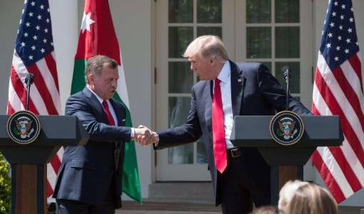 الرئيس الأمريكي السابق ترامب والملك عبد الله الثاني في لقاء سابق في واشنطن | المصدر: وكالة الأنباء الفرنسية