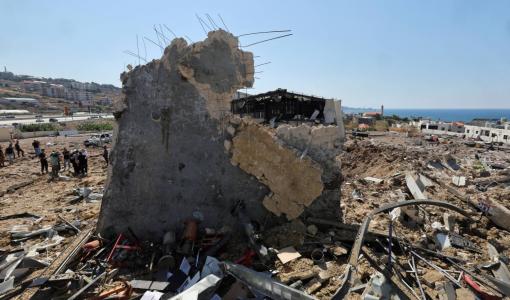 أضرار إثر غارة إسرائيلية على بلدة الجية في لبنان | المصدر: رويترز