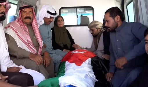 جثمان الشهيد ماهر الجازي محاط بأهله 17/9/2024 | المصدر: الجزيرة