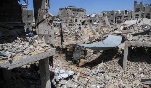 آثار القصف الإسرائيلي على مبان شمال قطاع غزة | المصدر: رويترز