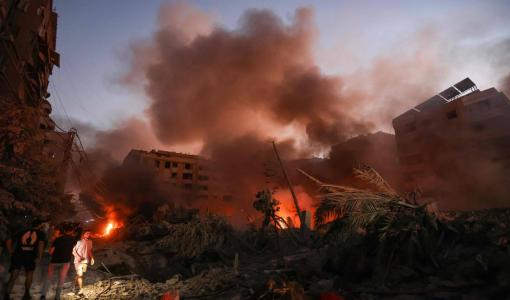 دخان متصاعد من موقع استهداف إسرائيلي لمقر حزب الله المركزي في الضاحية | المصدر: وكالة الأنباء الفرنسية