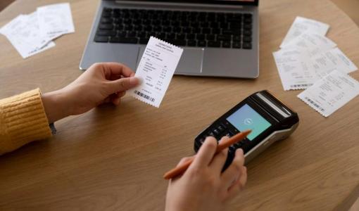 فواتير فواتير | المصدر: freepik