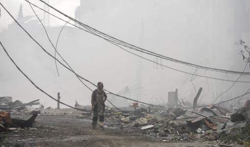 موقع غارة جوية إسرائيلية في الشويفات بجنوب شرقي بيروت 7/10/2024 | المصدر: أسوشييتد برس